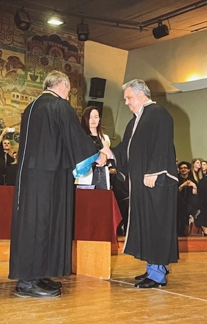 Με τον τίτλο του μεταπτυχιακού στο χέρι