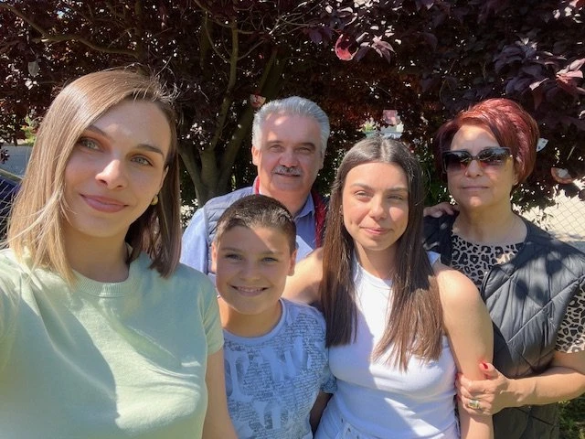 Με τη σύζυγό του και τα τρία παιδιά τους