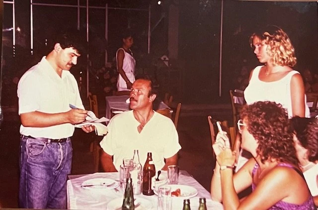 Στου «Στρατή» ως σερβιτόρος