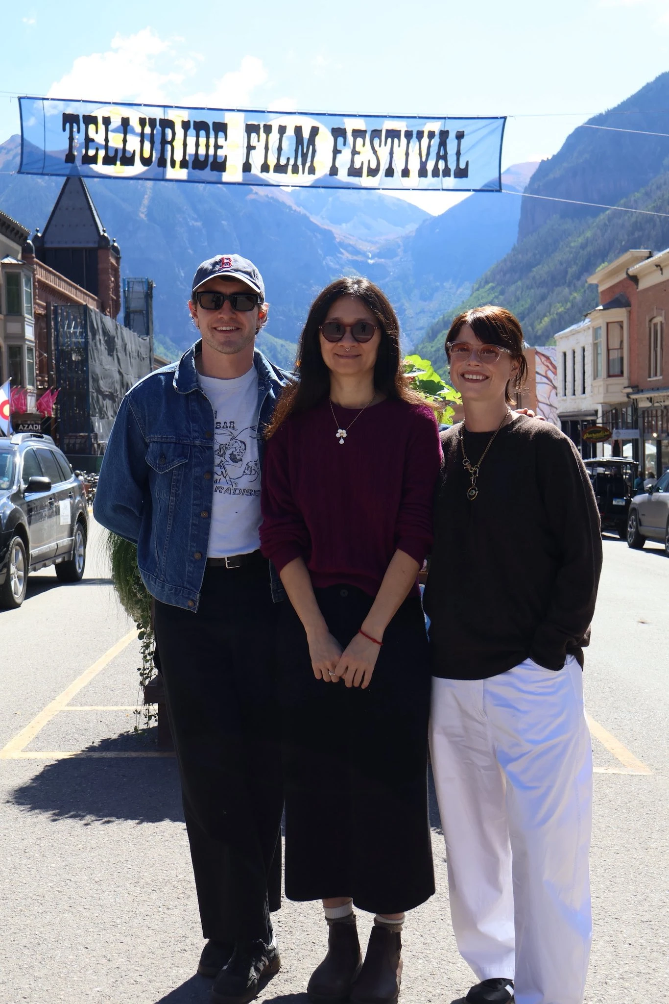          Τζέσι Μπάκλεϊ, Πολ Μεσκάλ, Κλόι Ζάο     