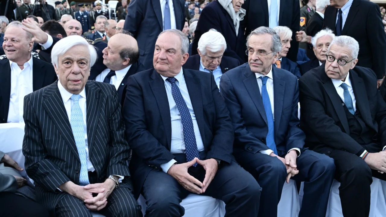 Στο Πεντάγωνο στην εκδήλωση για την «Κιβωτό Εθνικής Μνήμης». Δίπλα στους Προκόπη Παυλόπουλο, Κώστα Καραμανλή και Αντώνη Σαμαρά