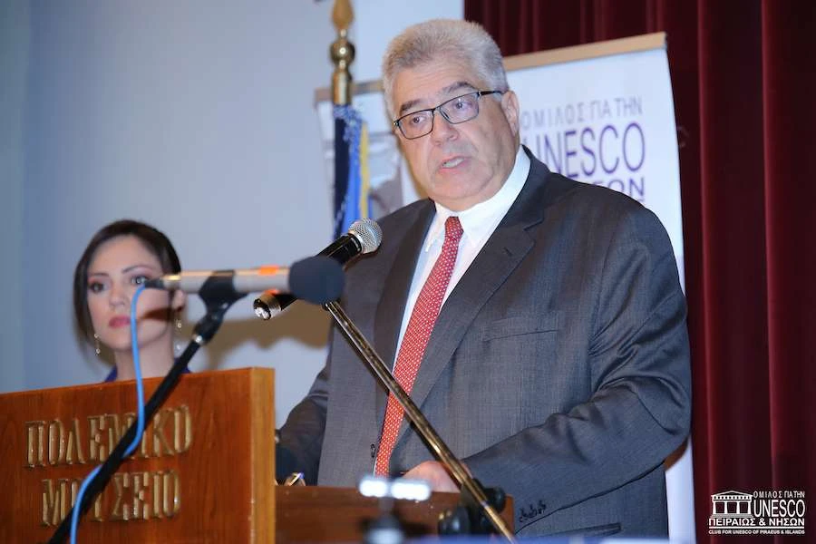 Στο βήμα εκδήλωσης στο Πολεμικό Μουσείο στην Αθήνα