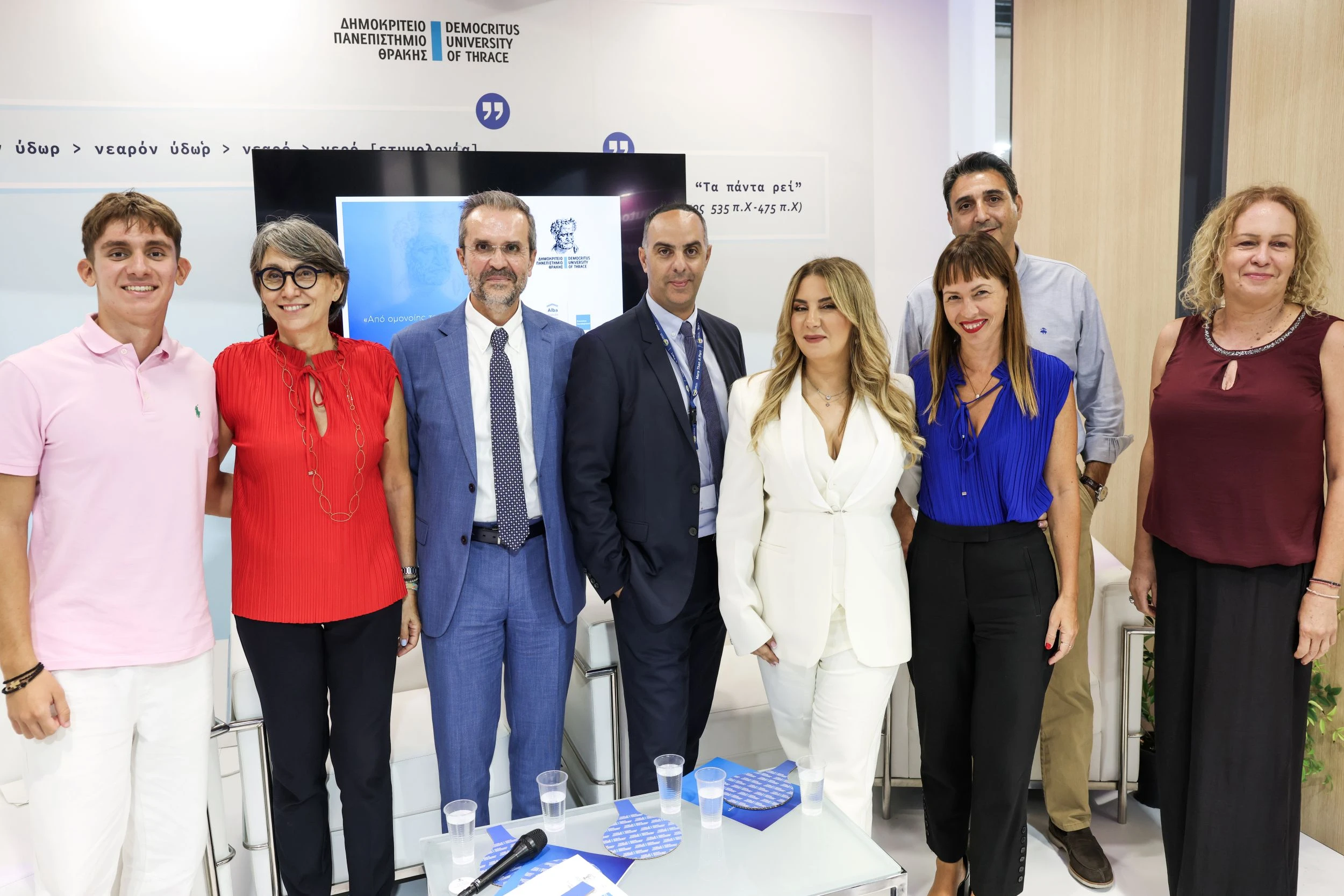 Βασίλης Γουλιμάρης-Μαρία Μιχαλοπούλου-Κώστας Αξαρλόγλου-Νίκος Μπίρης-Χριστίνα Γεωργάκη-Βίλλυ Νούλη-Γιάννης Κατσογιάννης-Βασιλική Δέρρη