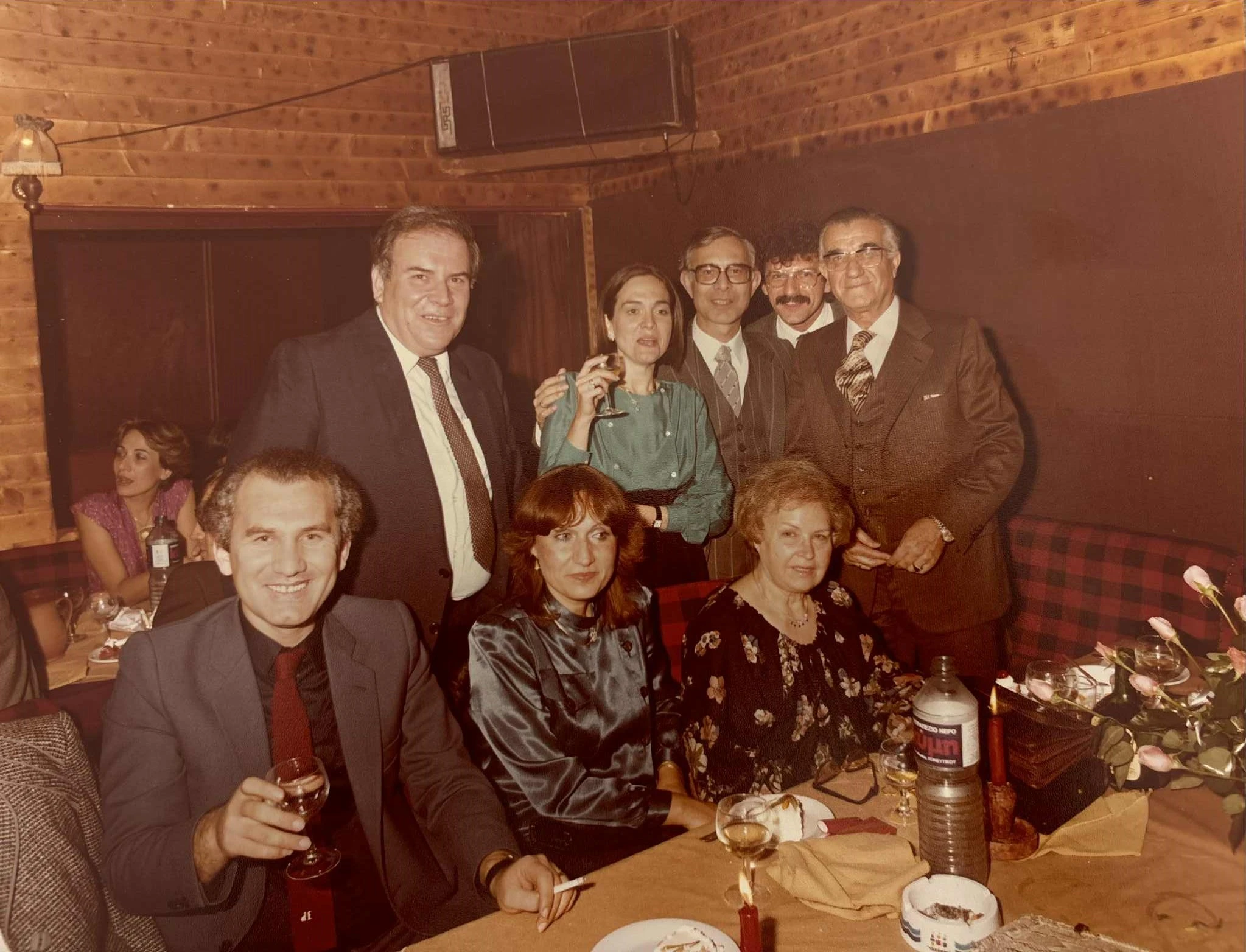 Σε γεύμα της εφημερίδας Μακεδονία παρουσία της Κατερίνας Βελλίδη και του Κώστα Δημάδη. Διακρίνεται πρώτος από αριστερά