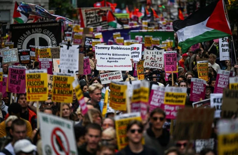 london-diadiloseis-kata-metanaston1.jpg?v=0