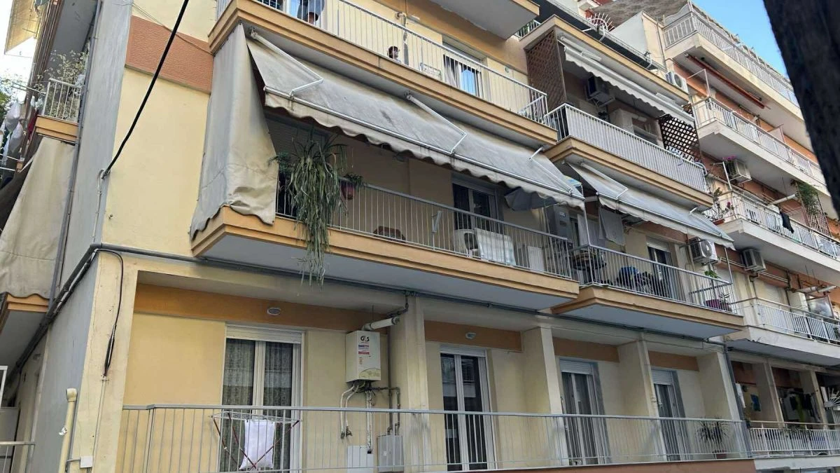 Η πολυκατοικία στην Αλεξάνδρειας - Φωτογραφία emakedonia.gr