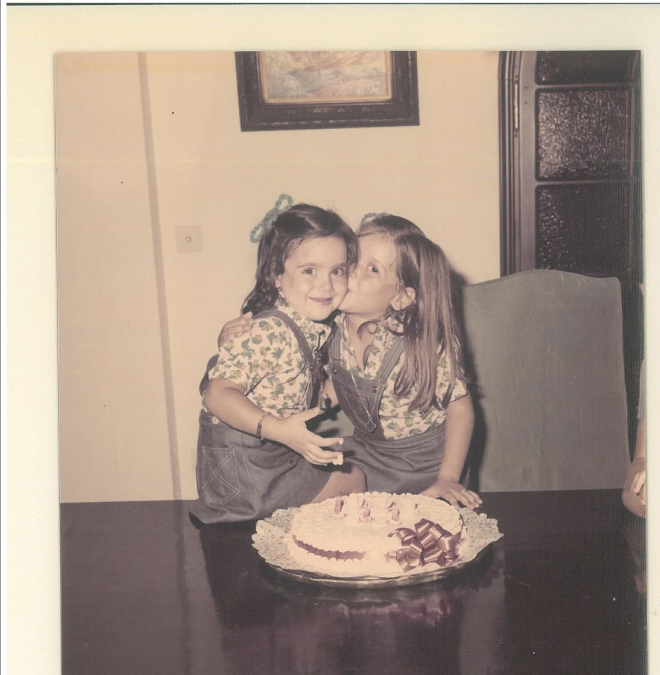 Με την Αγγελική, την πολυαγαπημένη της αδελφή