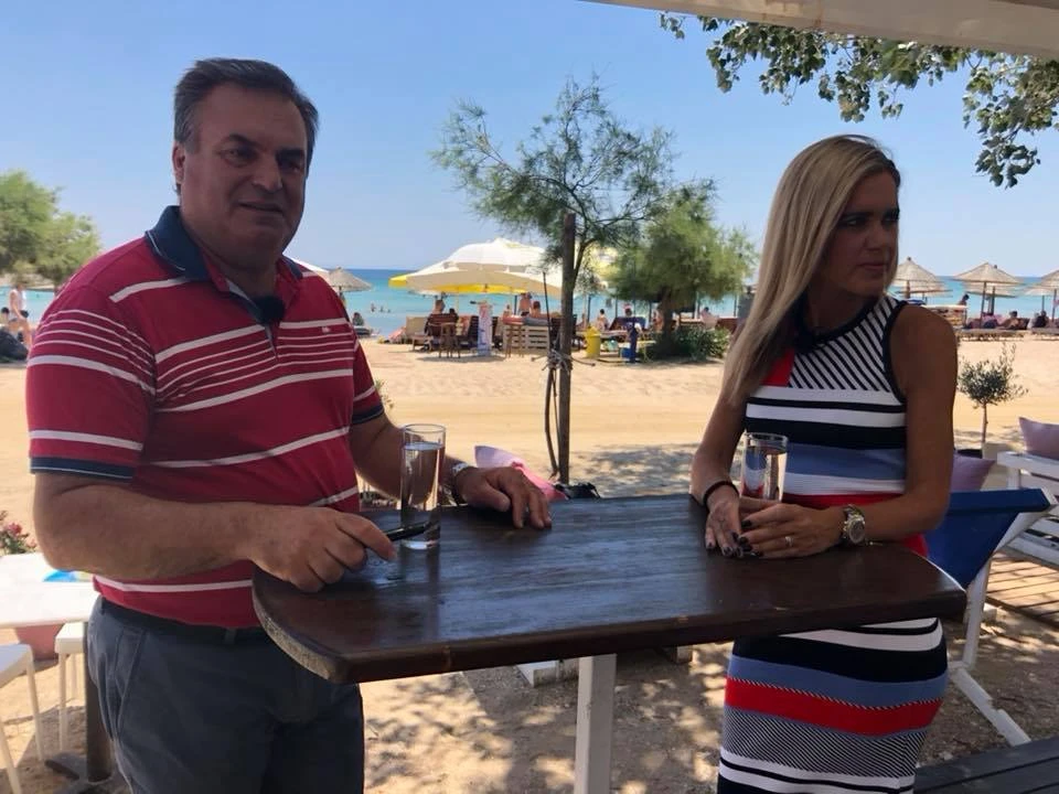 Ετοιμάζοντας το ρεπορτάζ για το λιμάνι με έναν από τους παλαιότερους εργαζόμενους στον ΟΛΘ