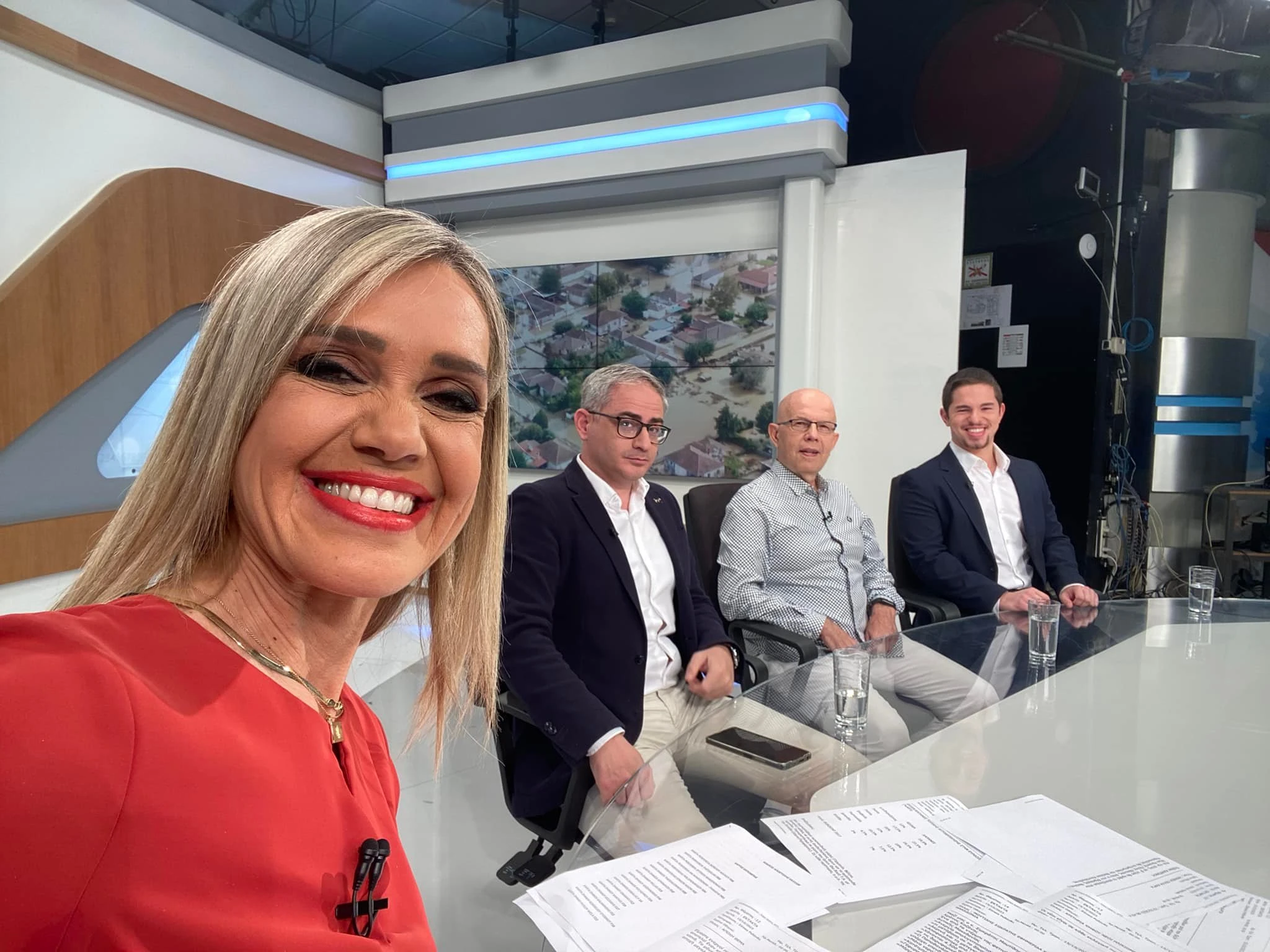 Ενώ συντονίζει σε πάνελ των δημοτικών εκλογών