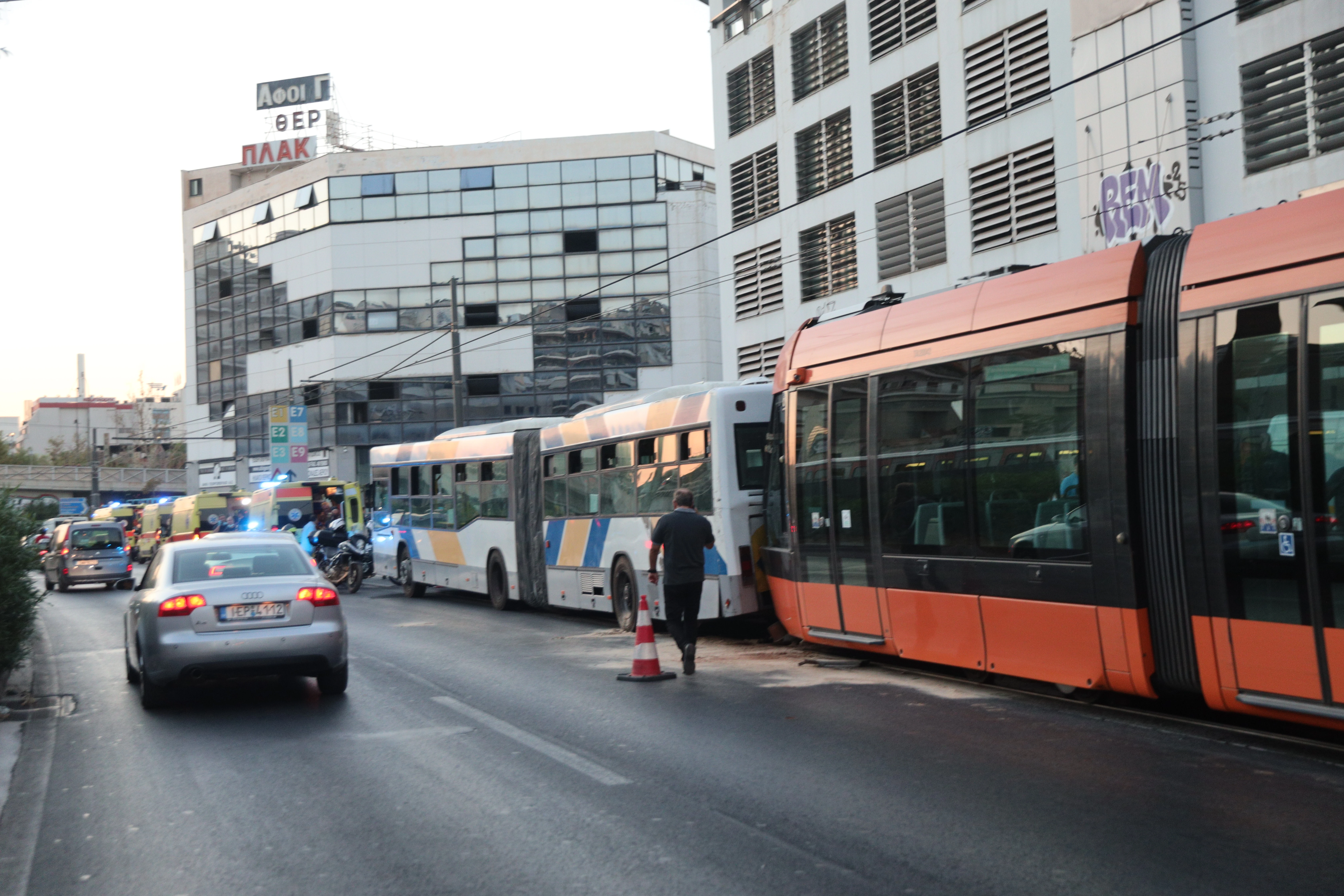 tram-leoforio-peiraias-4.jpg?v=0