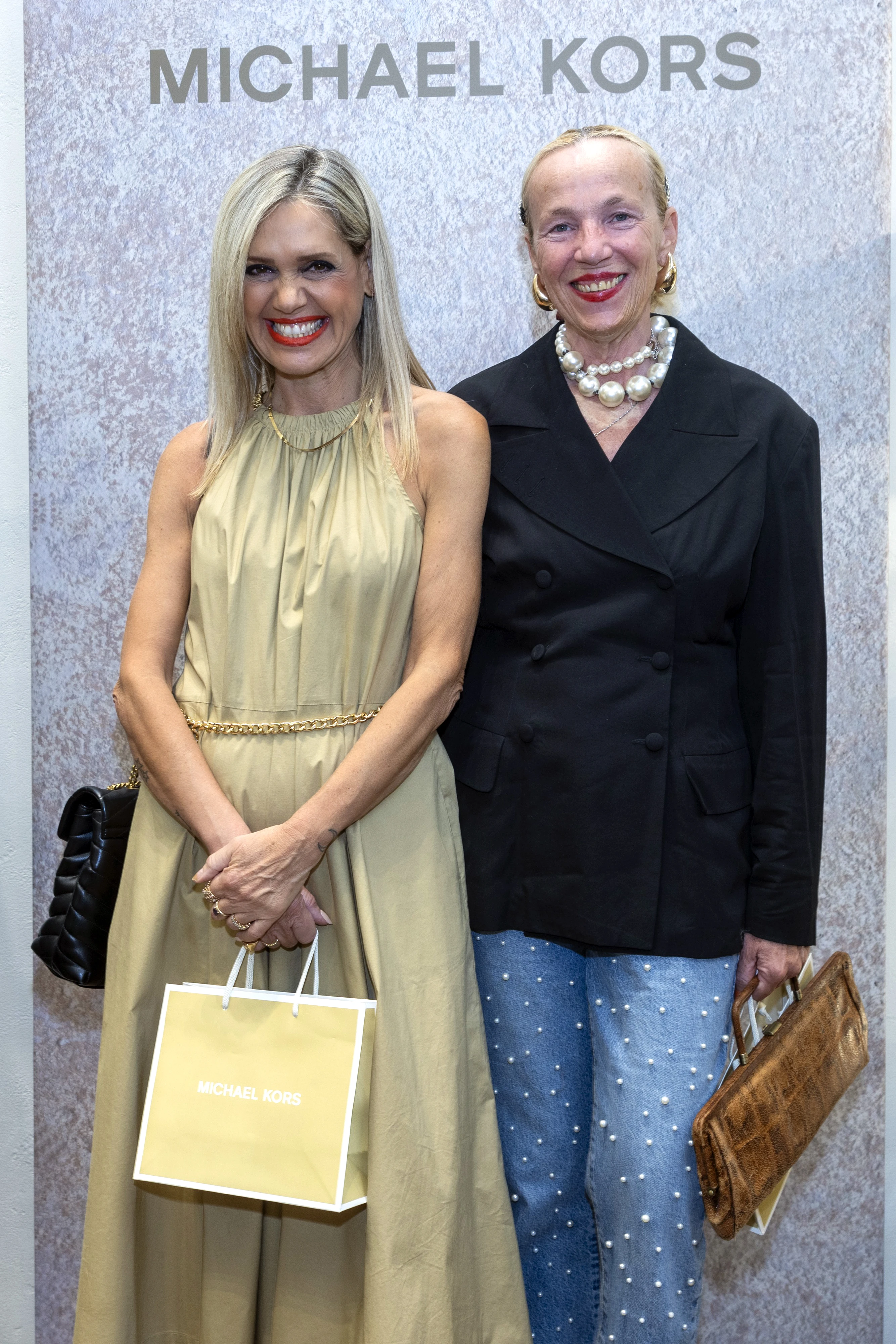 Σύνθια Σάπικα, Ειρήνη Λιούμη