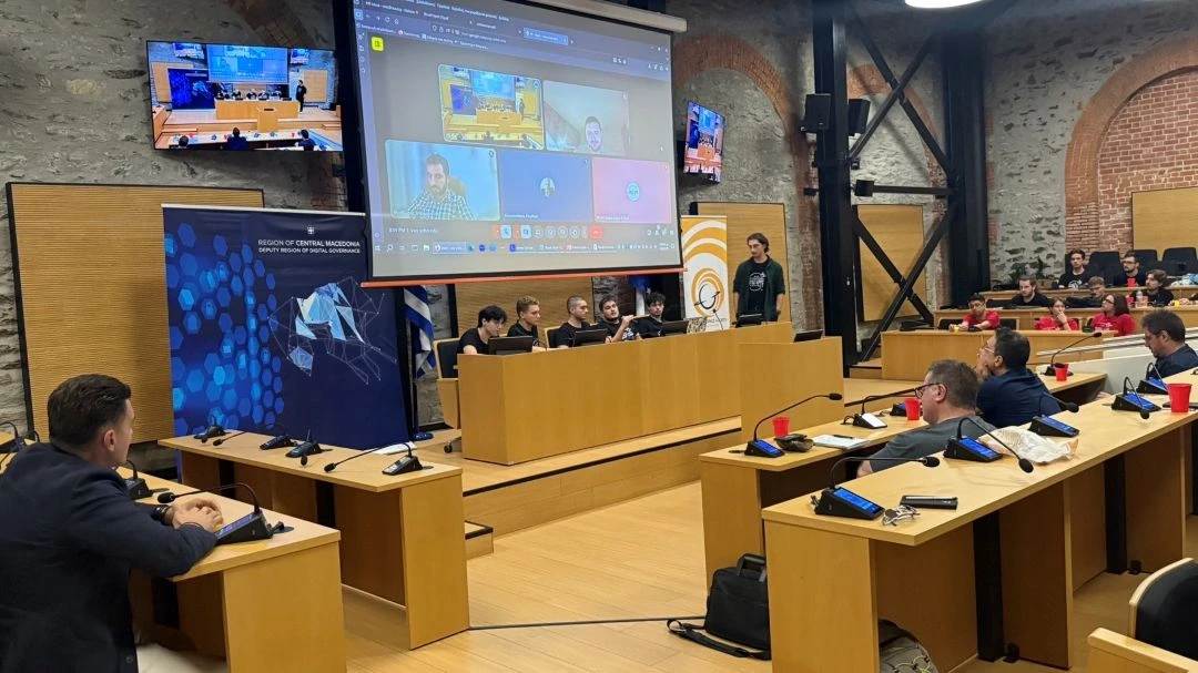 250930-i-antiperifereia-psifiakis-diakivernisis-tis-perifereias-kentrikis-makedonias-sindiorghanose-to-nasa-space-apps-challenge-foto-2.jpg?v=0