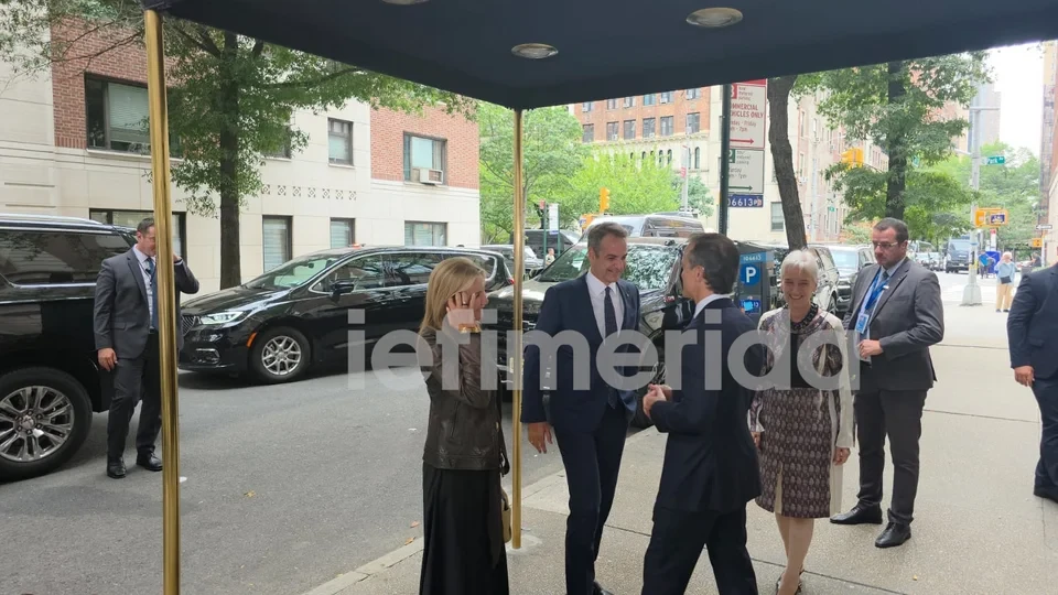 Η άφιξη του Κυριάκου Μητσοτάκη με τη σύζυγό του, Μαρέβα. Η άφιξη του Κυριάκου Μητσοτάκη με τη σύζυγό του, Μαρέβα.