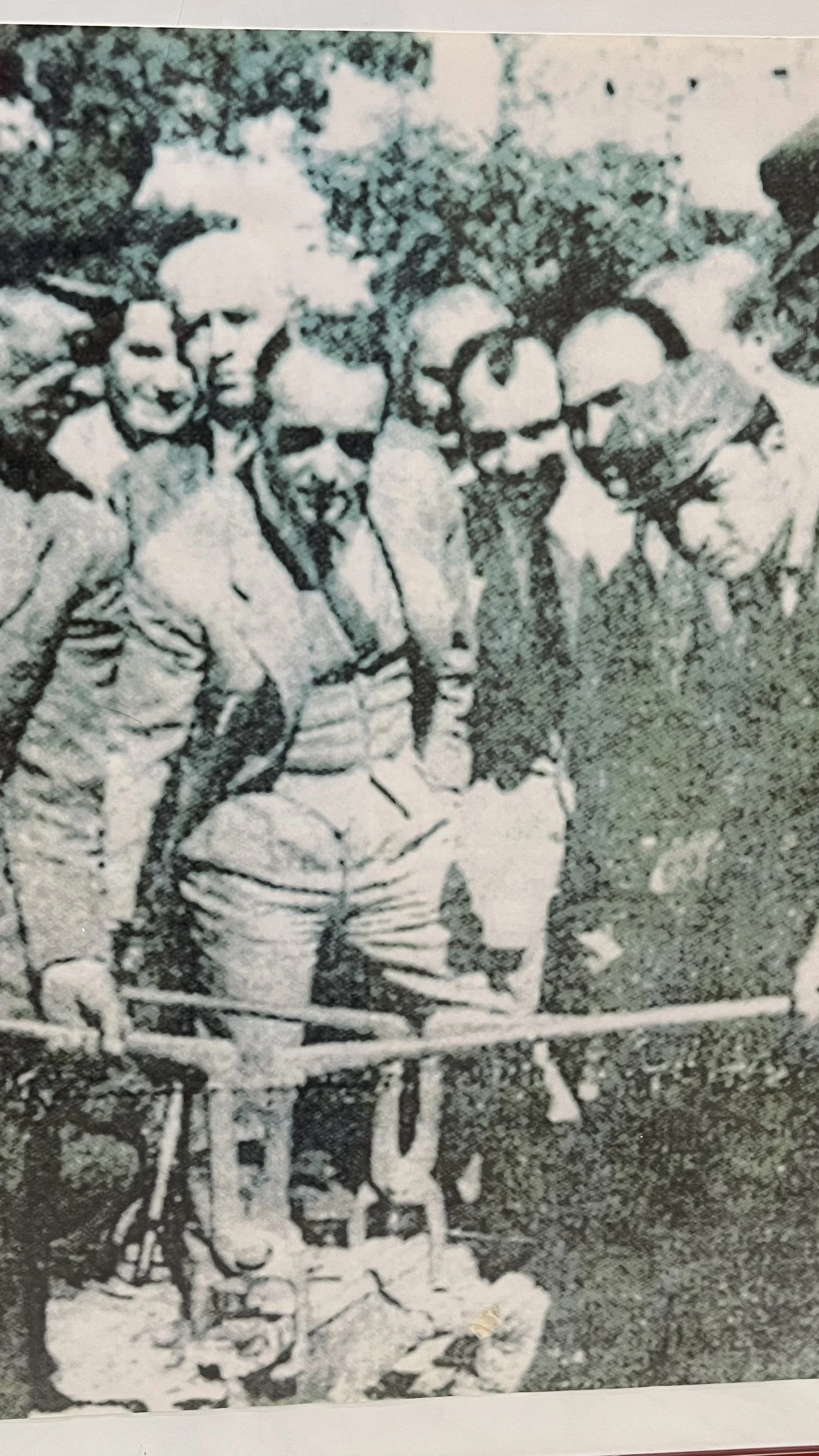 Ρετρό φωτογραφία από εκδήλωση του ΟΑΣΘ παρουσία του Κωνσταντίνου Καραμανλή (στη μέση)<br>