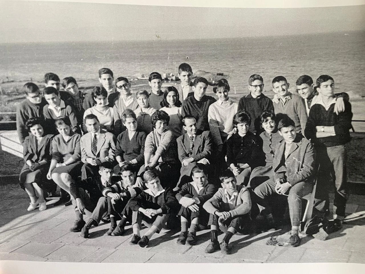 Με την τάξη του στην ταράτσα του γερμανικού ως μαθητής της Γ