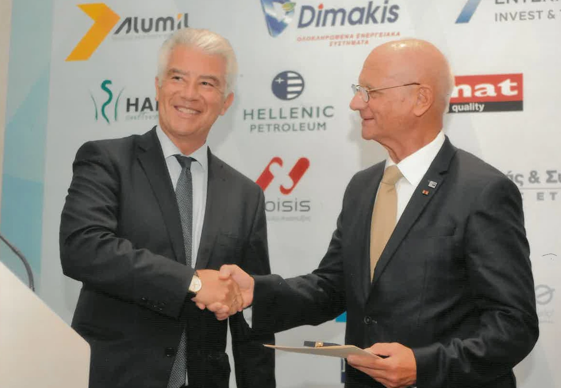 Το 2019 ενώ παραλαμβάνει από το Γερμανό πρέσβη στην Ελλάδα το Σταυρό του Τάγματος της Αξίας (Verdienstkreuz) που του απονεμήθηκε από τον Πρόεδρο της Ομοσπονδιακής Δημοκρατίας της Γερμανίας Φρανκ-Βάλτερ Σταϊνμάγιερ