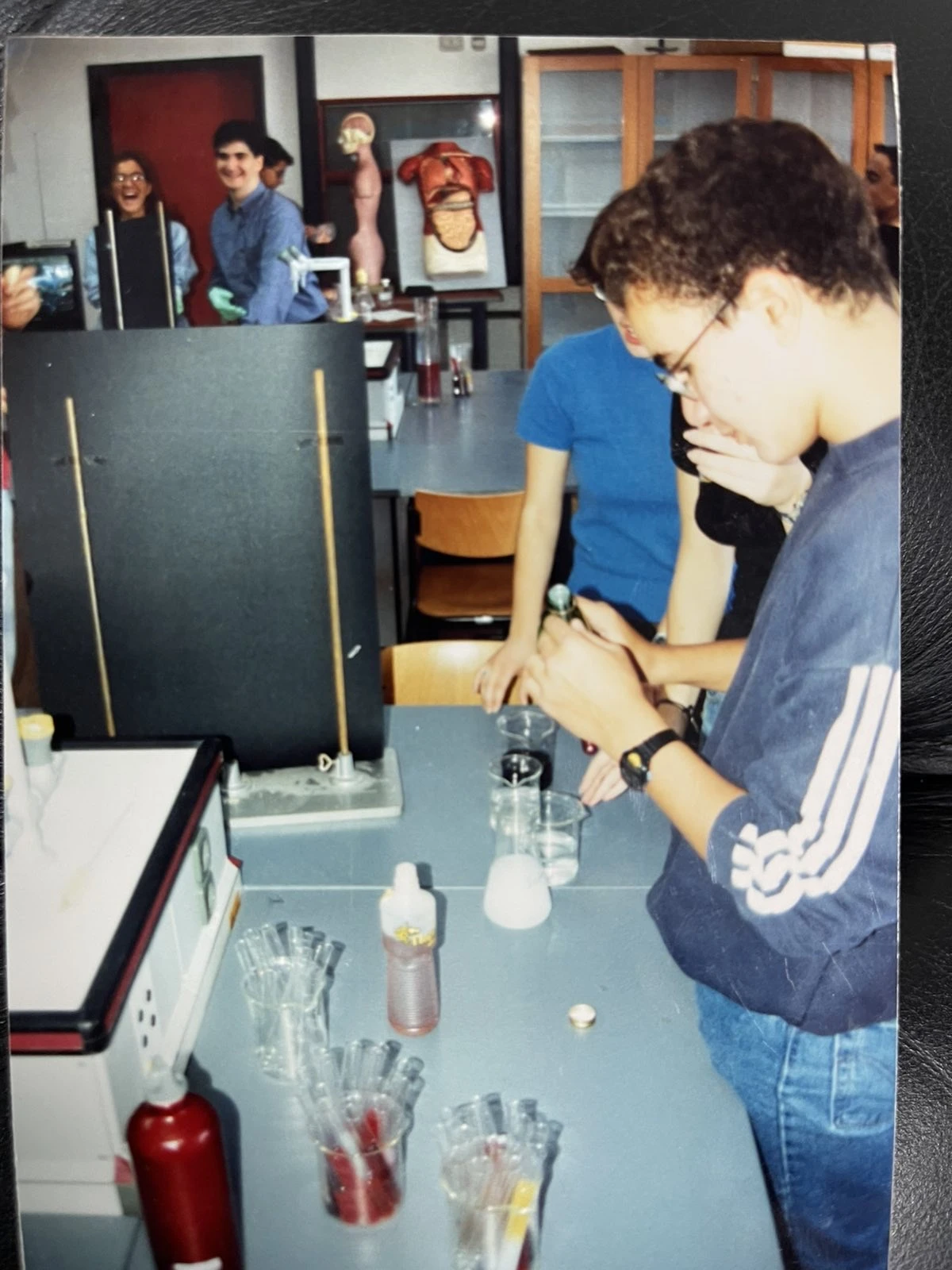 Σε ώρα πειράματος στη γερμανική σχολή