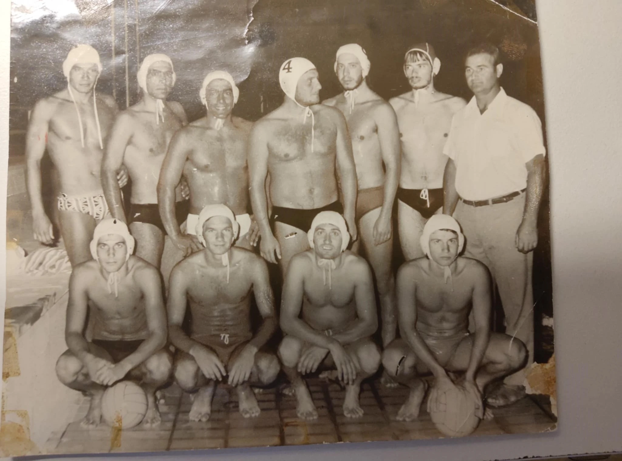 1977, με την ομάδα πόλο του ΠΑΟΚ. Διακρίνεται πρώτος, όρθιος απο αριστερά