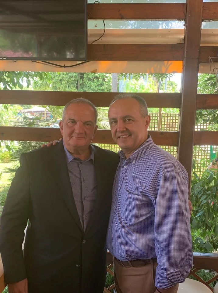 Με τον πρώην πρωθυπουργό Κώστα Καραμανλή. Επί προεδρείας του το 2004 εκλέχτηκε για πρώτη φορά βουλευτής της ΝΔ στη Β