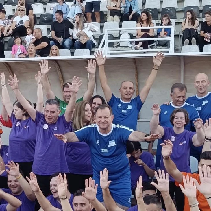 Με την ομάδα ποδοσφαίρου της Βουλής σε πρόσφατο φιλανθρωπικό αγώνα στην Κατερίνη