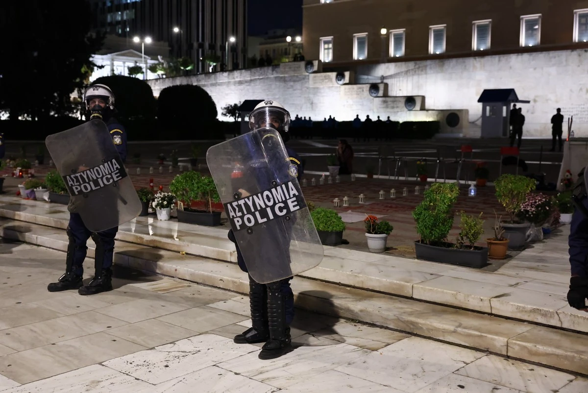 mat-astynomia-agnostos-stratiwtis2.jpg?v=0