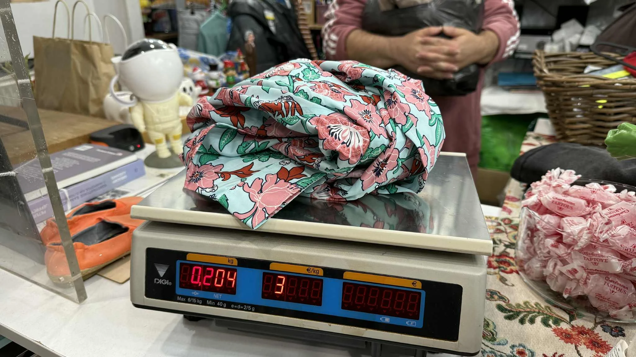 Ζυγίζοντας τα ρούχα 