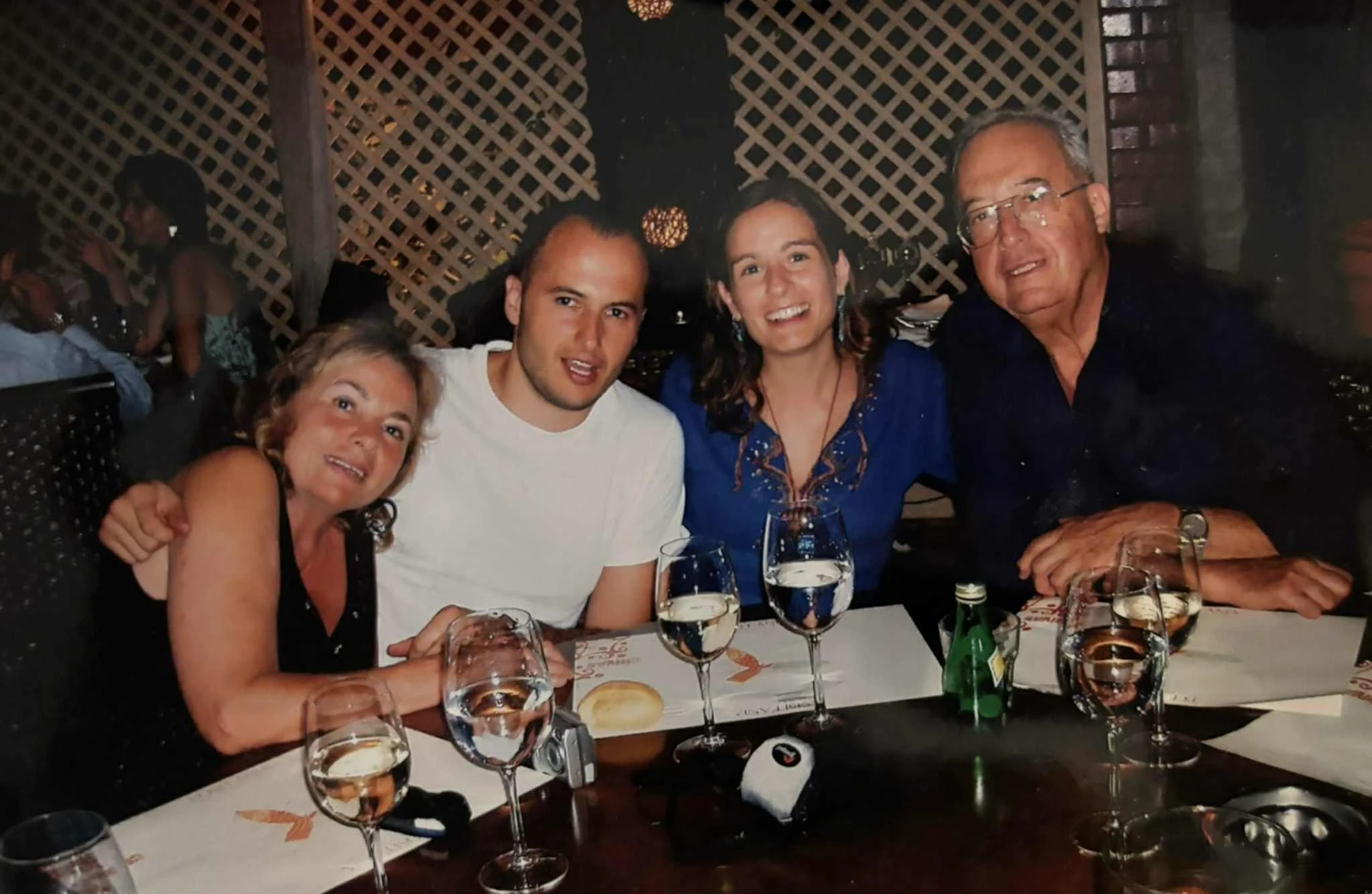 Με τους γονείς του και την Ισπανίδα σύζυγό του όταν πρωτοήρθε στη Θεσσαλονίκη