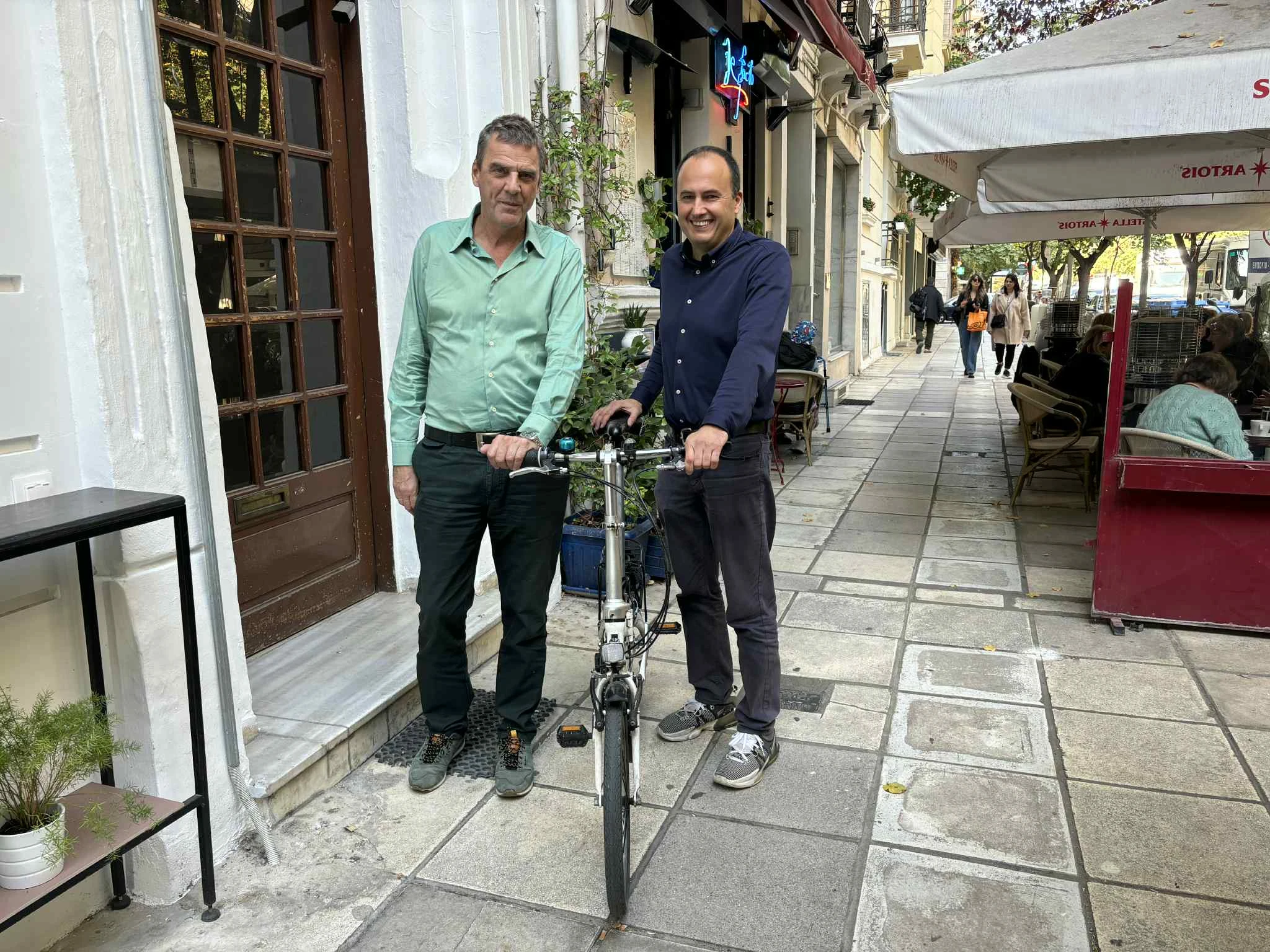 leonidas-makris-me-podilato.JPG?v=0