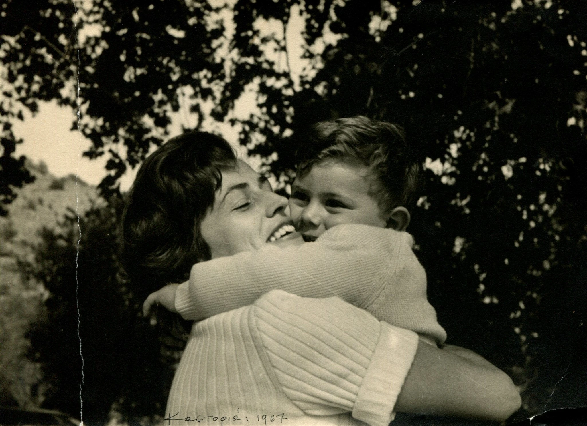 Σε πολύ μικρή ηλικία με τη μητέρα του