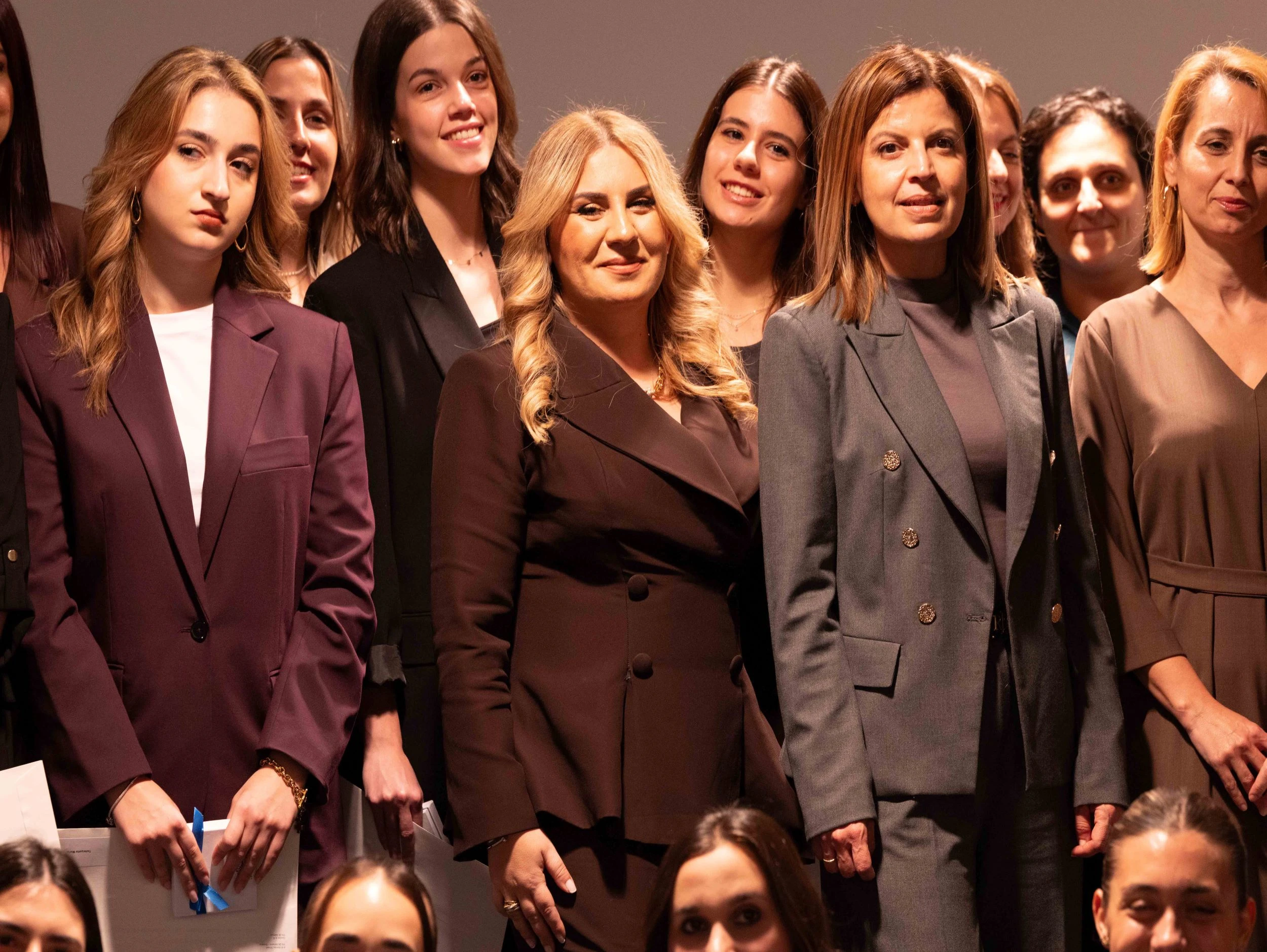 Χριστίνα Γεωργάκη (Γεωργάκη και Συνεργάτες), Αθηνά Αγατζιώτη (ΤΙΤΑΝ) και Ματίνα Νικήτα (HYATT) με φοιτήτριες του Προγράμματος