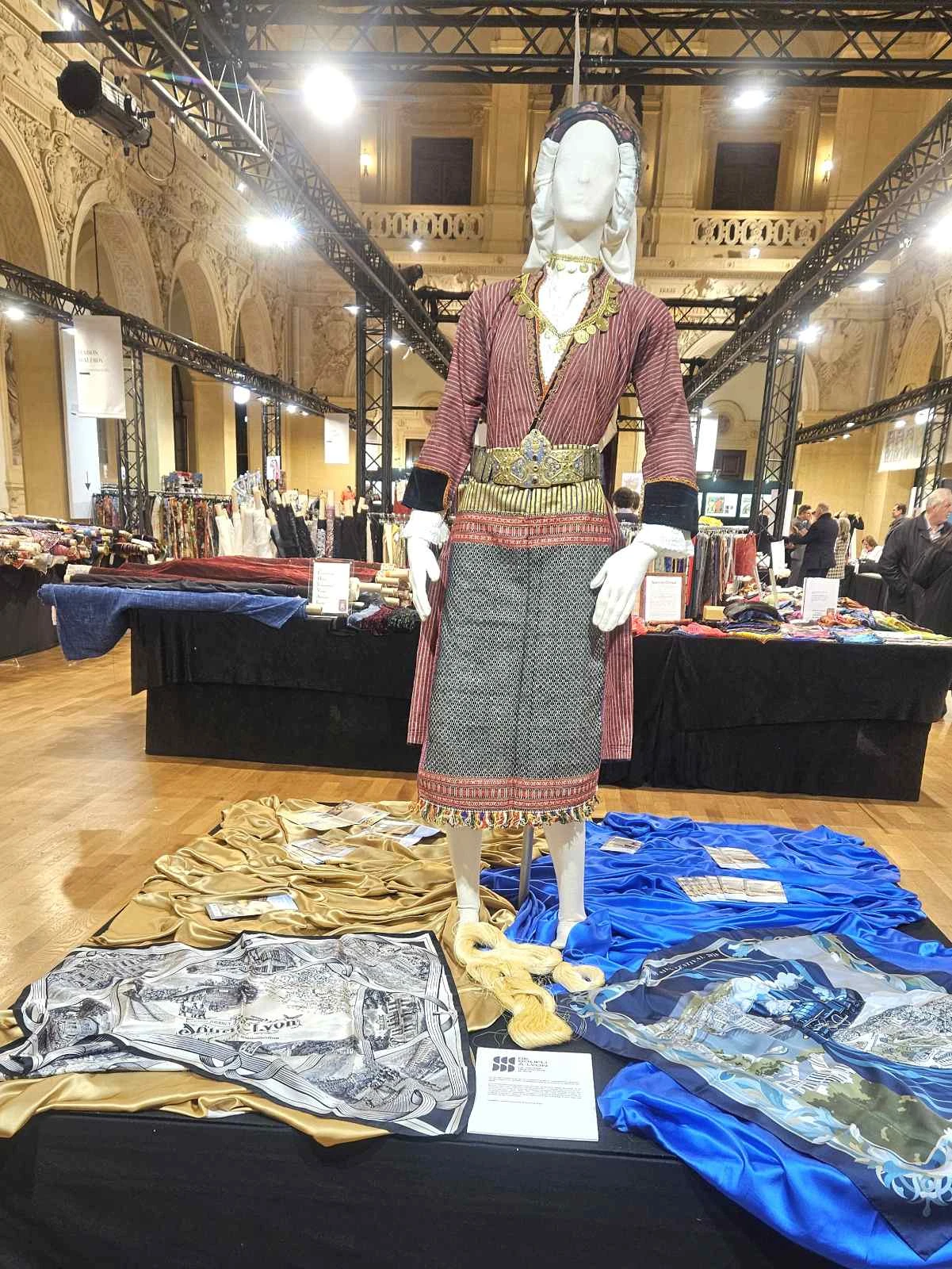 dt-silkinlyon2025-10.jpg?v=0