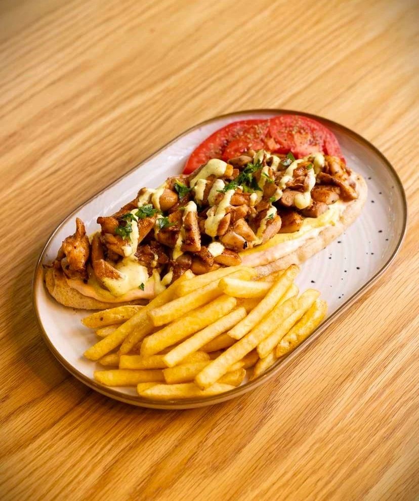 <i>Γυρλού μερίδα με κοτόπουλο</i>