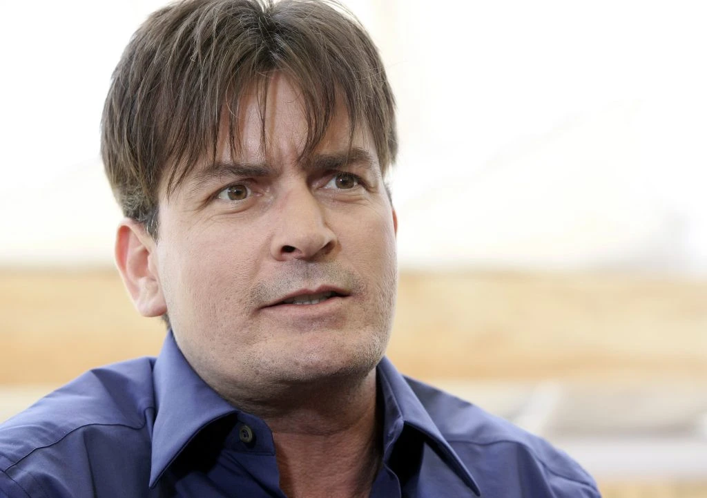 Ο Τσάρλι Σιν σε συνέντευξη στις Κάννες, 21 Μαΐου 2006 (Credit Photo / Associated Press) 