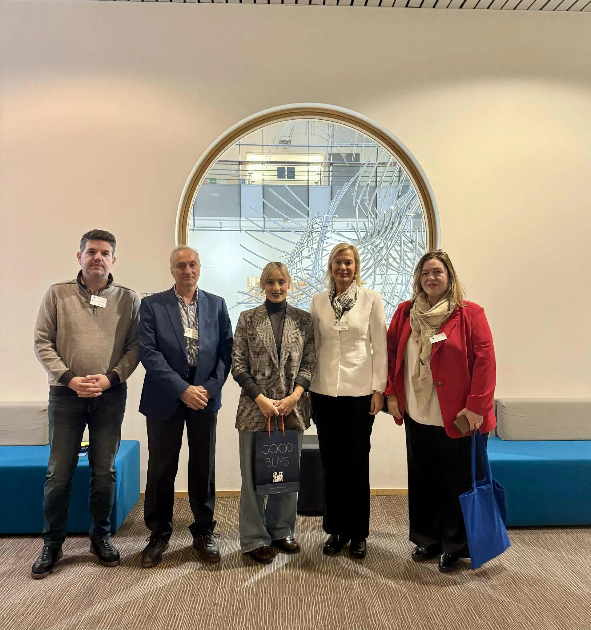 foto-me-efrovulefti-elmeleti.jfif?v=0