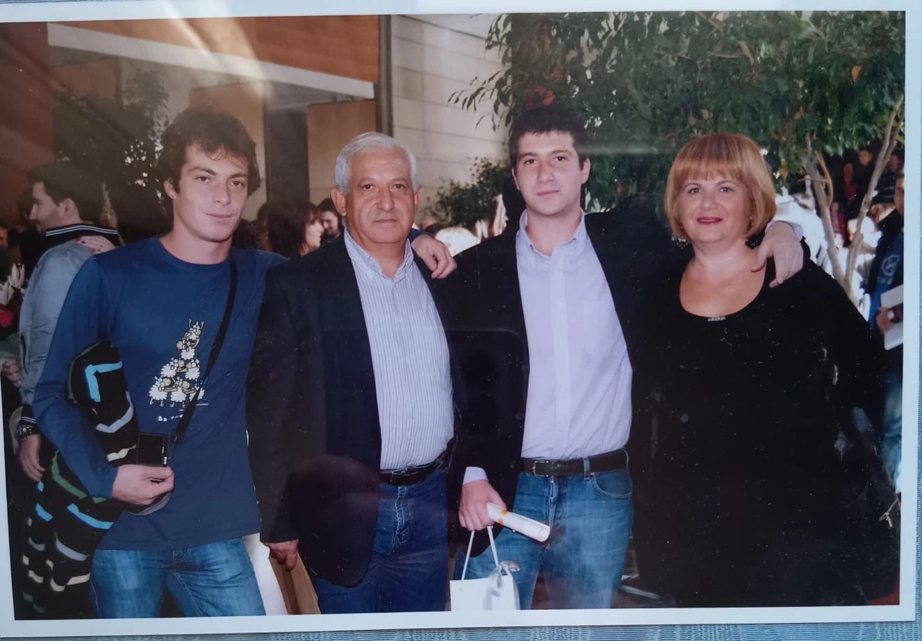 Με τη σύζυγό του Ανθή και τα δυο τους παιδιά, Χαράλαμπο και Στράτο