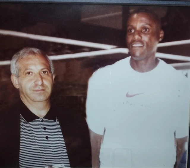 Με τον Ολυμπιονίκη (9 χρυσά μετάλλια) Καρλ Λιούις στους Ολυμπιακούς Αγώνες της Ατλάντα, το 1996