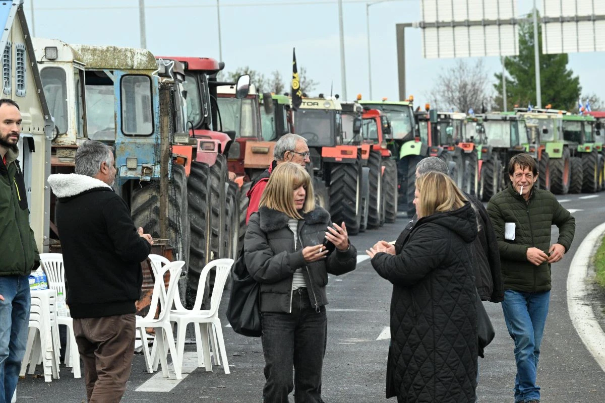 Εικόνα από σήμερα στο μπλόκο της Νίκαιας - Eurokinissi.gr