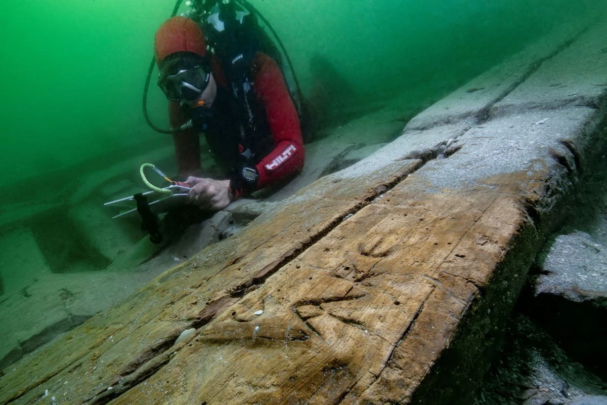 Πηγή: https://www.theguardian.com/world/2025/dec/08/ancient-egyptian-pleasure-boat-found-archaeologists-alexandria-coast