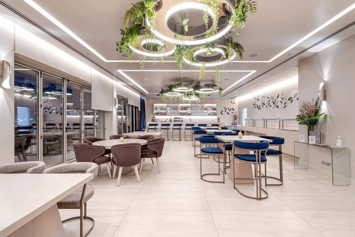 holiday-inn-11.jpg?v=0