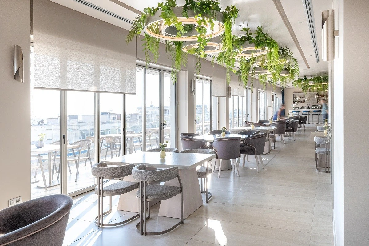 holiday-inn-13.jpg?v=0