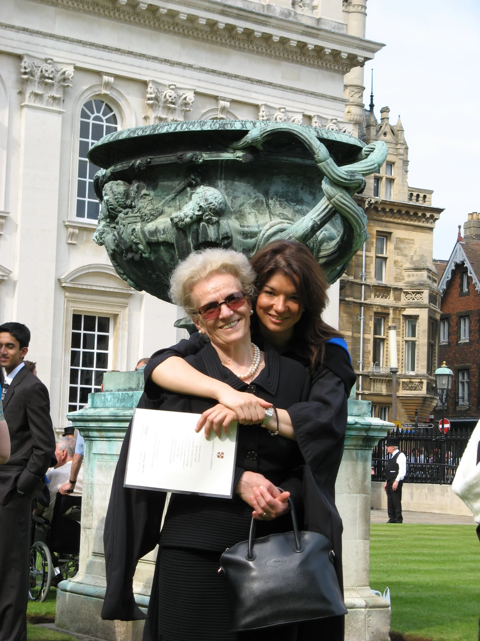 Με την μητέρα της την ημέρα της ορκωμοσίας στο Καίμπριτζ