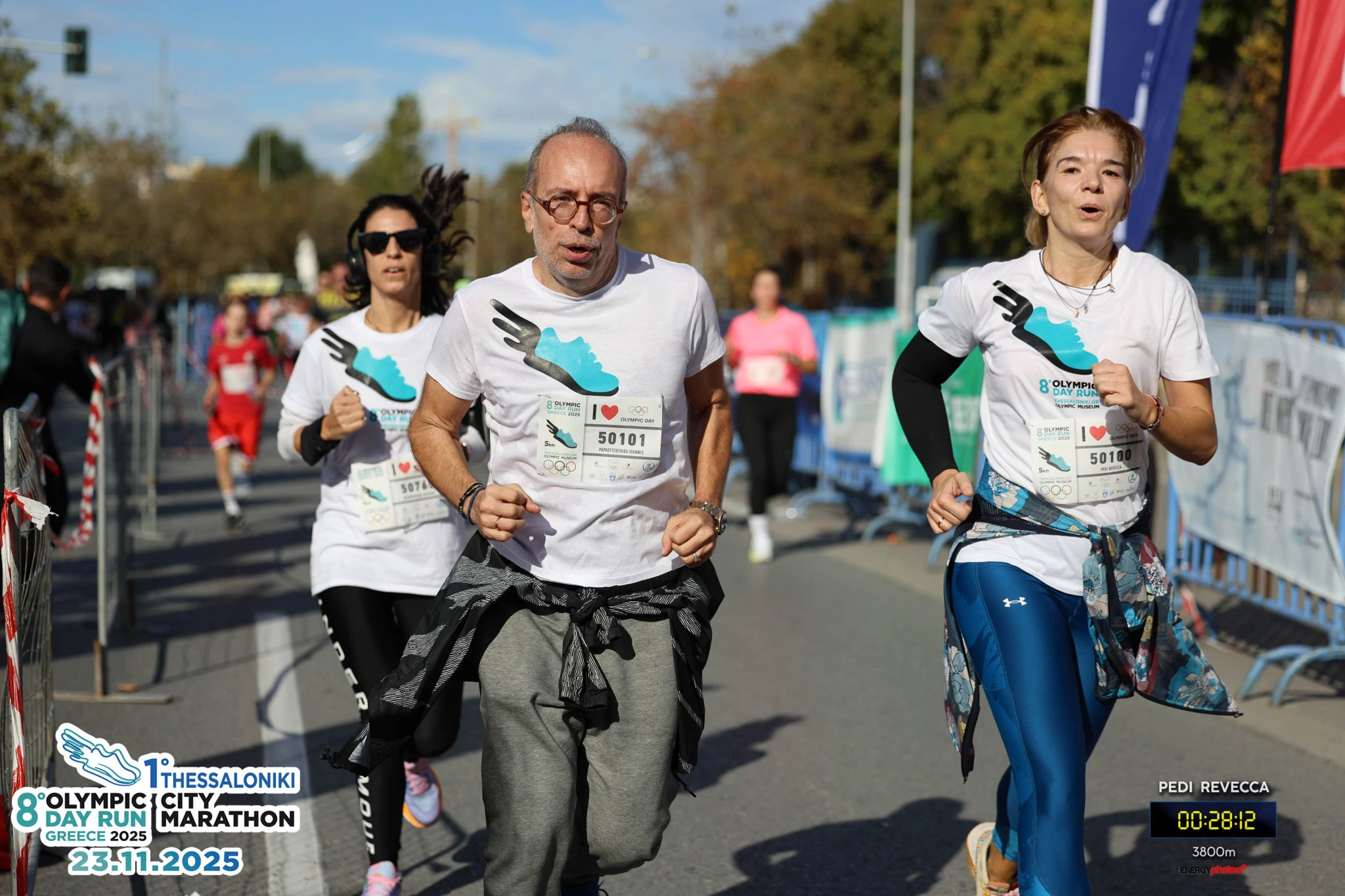 Τρέχοντας με τον σύζυγό της 