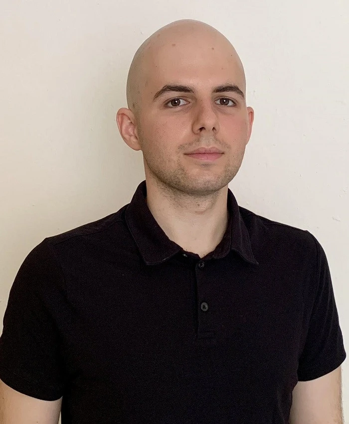 O απόφοιτος του Τμήματος Μαθηματικών, Στέλιος Σφονδύλης.