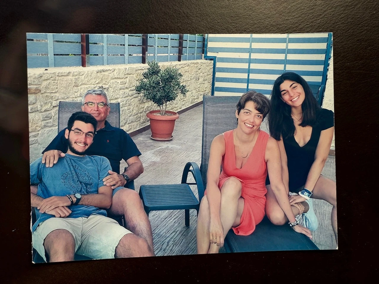 Το 2020 με τη σύζυγό του και τα δυό τους παιδιά στην Κρήτη