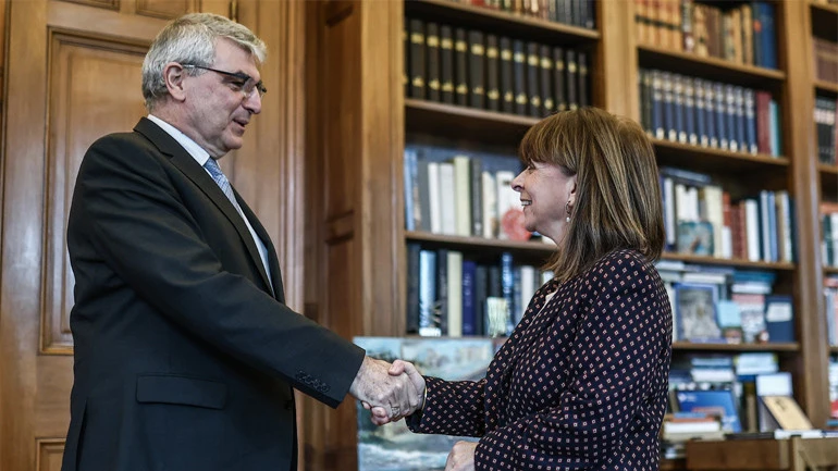 Με την πρώην Πρόεδρο της Δημοκρατίας Κατερίνα Σακελλαροπούλου λίγο μετά την ορκομωσία του στην κυβέρνηση του Κυριάκου Μητστοάκη