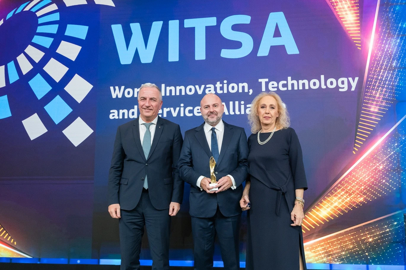 vraveusi-tee.jpg?v=0