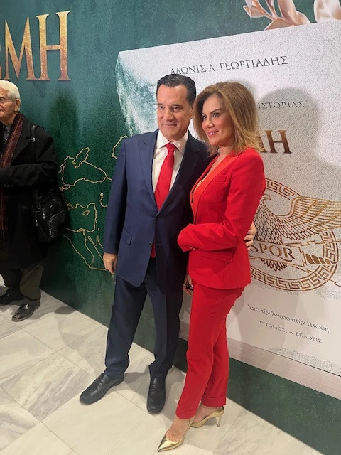 Με τη σύζυγό του Ευγενία Μανωλίδου στην πρόσφατη παρουσίαση του βιβλίου του «Ρώμη» στη Θεσσαλονίκη