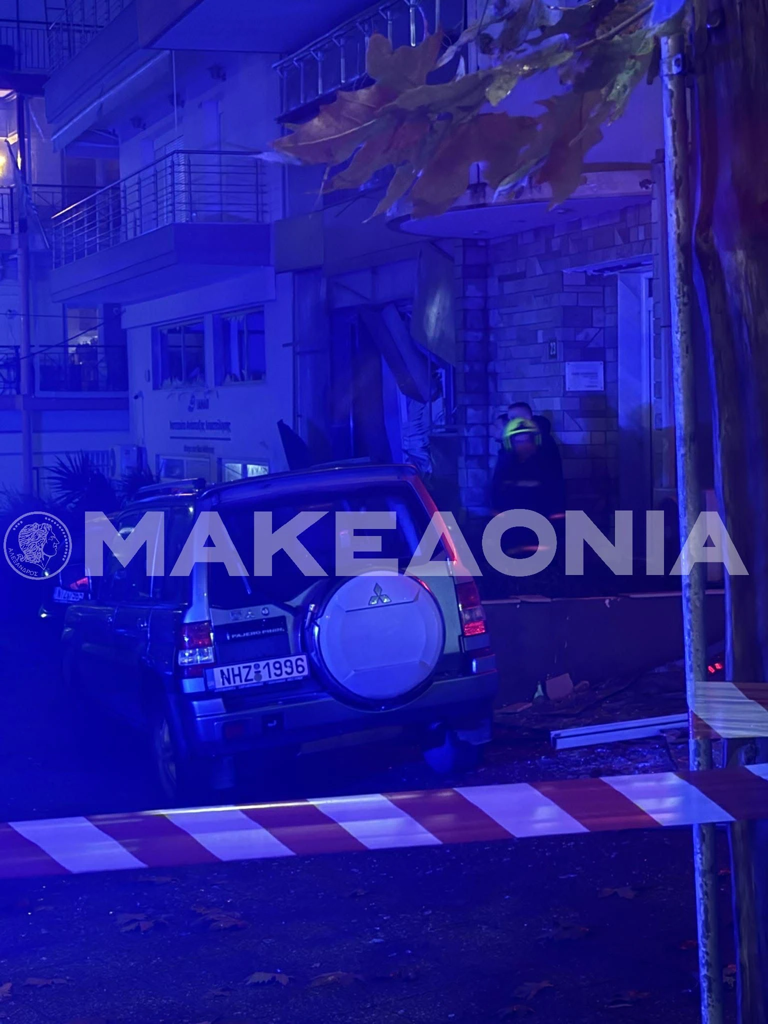 ekrixi-se-trapeza-ston-evosmo-3.jpg?v=0 ekrixi-se-trapeza-ston-evosmo-3.jpg?v=0