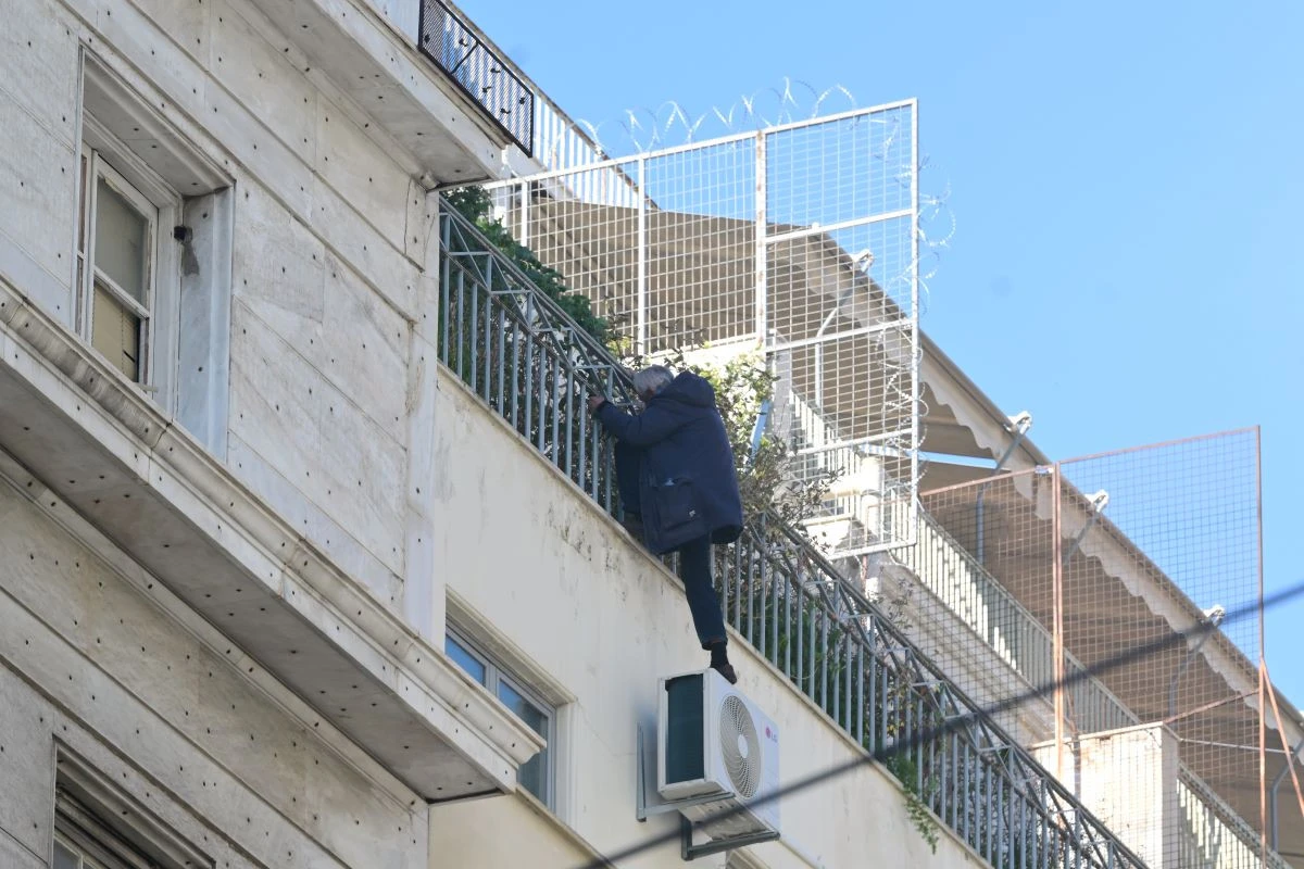 andras-apeilei-na-pesei.jpg?v=0