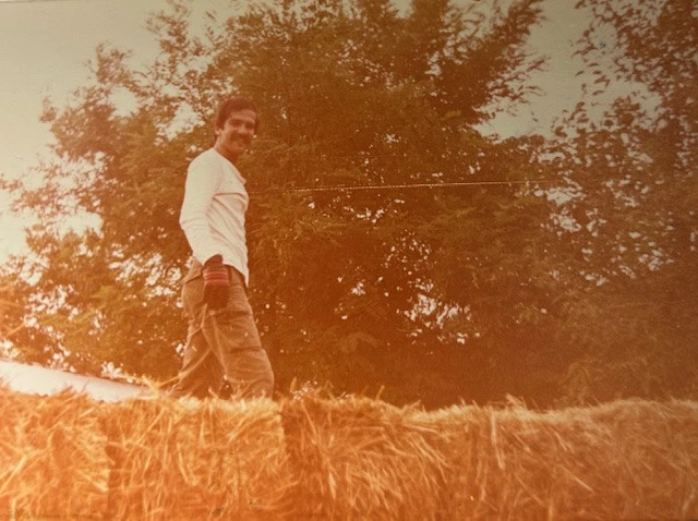 Σε νεαρή ηλικία και εν ώρα αγροτικών εργασιών στο Σταυροχώρι Κιλκίς